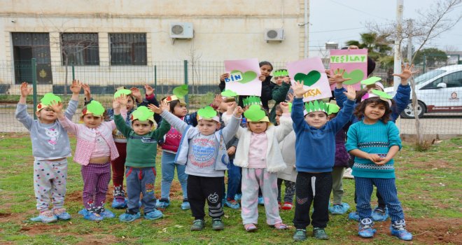 Çocuklar Yeşilay Haftasını Fidan Dikerek Kutladı